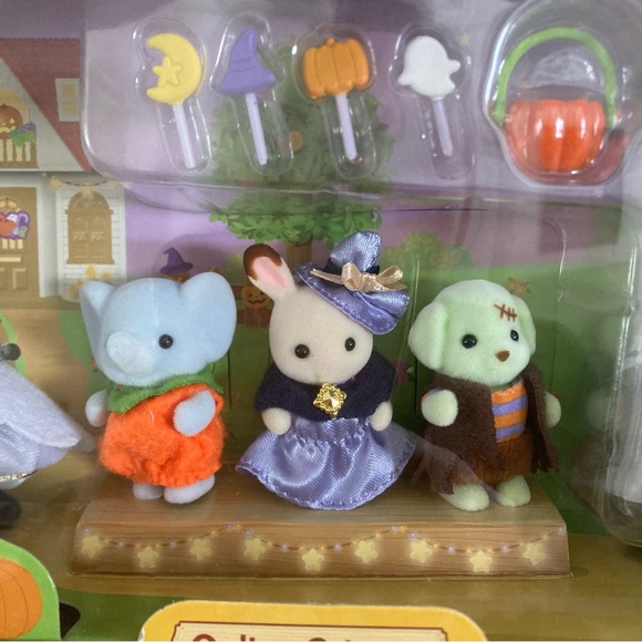 Calico Critters Trick or Treat Parade - Picture 3 of 7